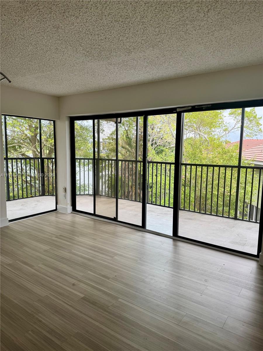 SUMMERTREE VILG CALIF CL - Residential