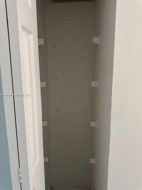 KENDALL LKS E LAKEVIEW TH - Residential