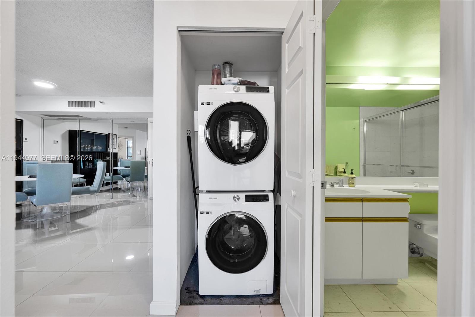 MYSTIC POINTE TOWER 500 - Residential