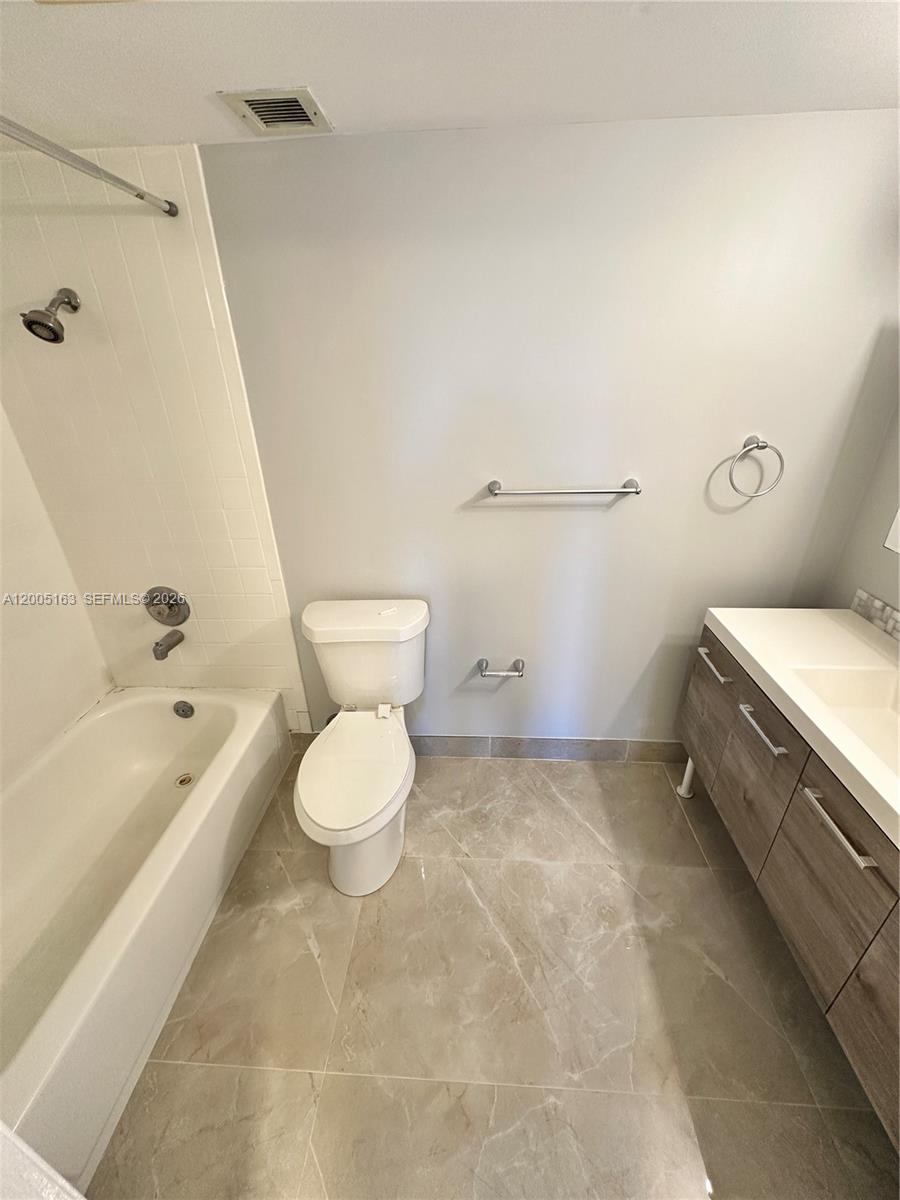 HILLCREST EAST NO 19 COND - Residential