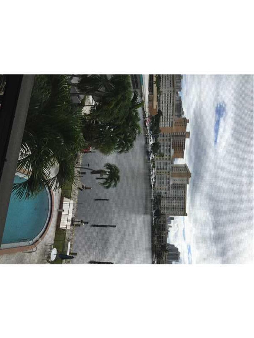 Apartment currently furnished , it could be rented unfurnished