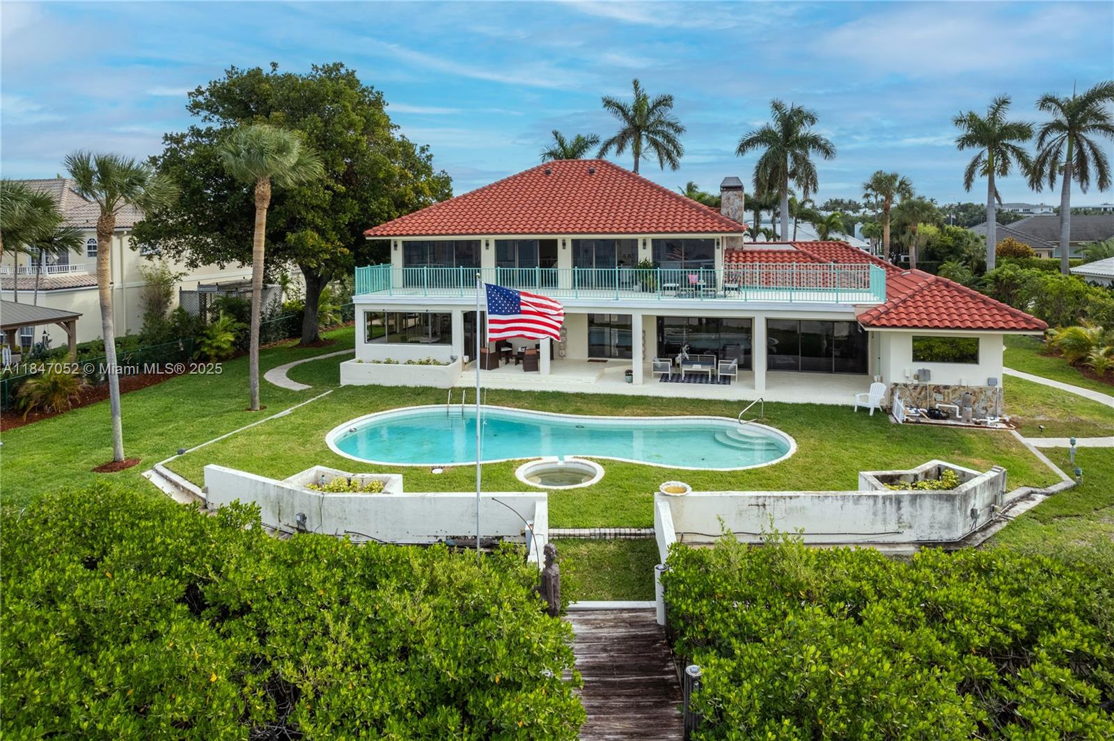 1635 Lands End Rd