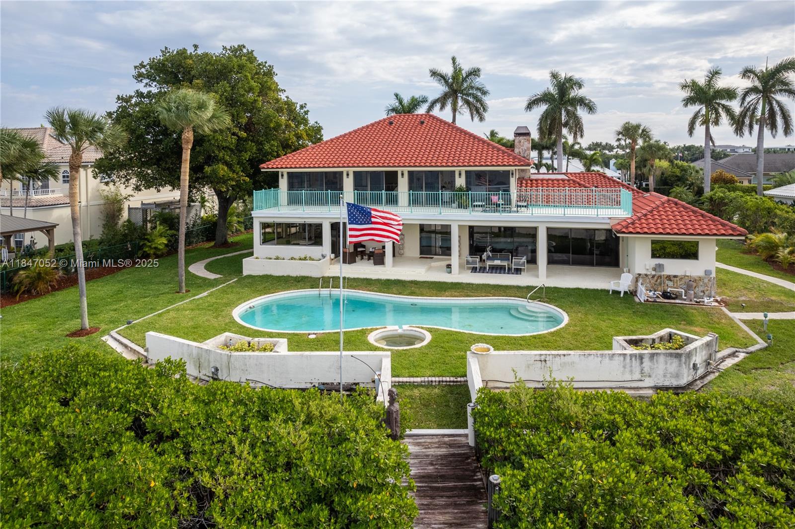 1635 Lands End Rd