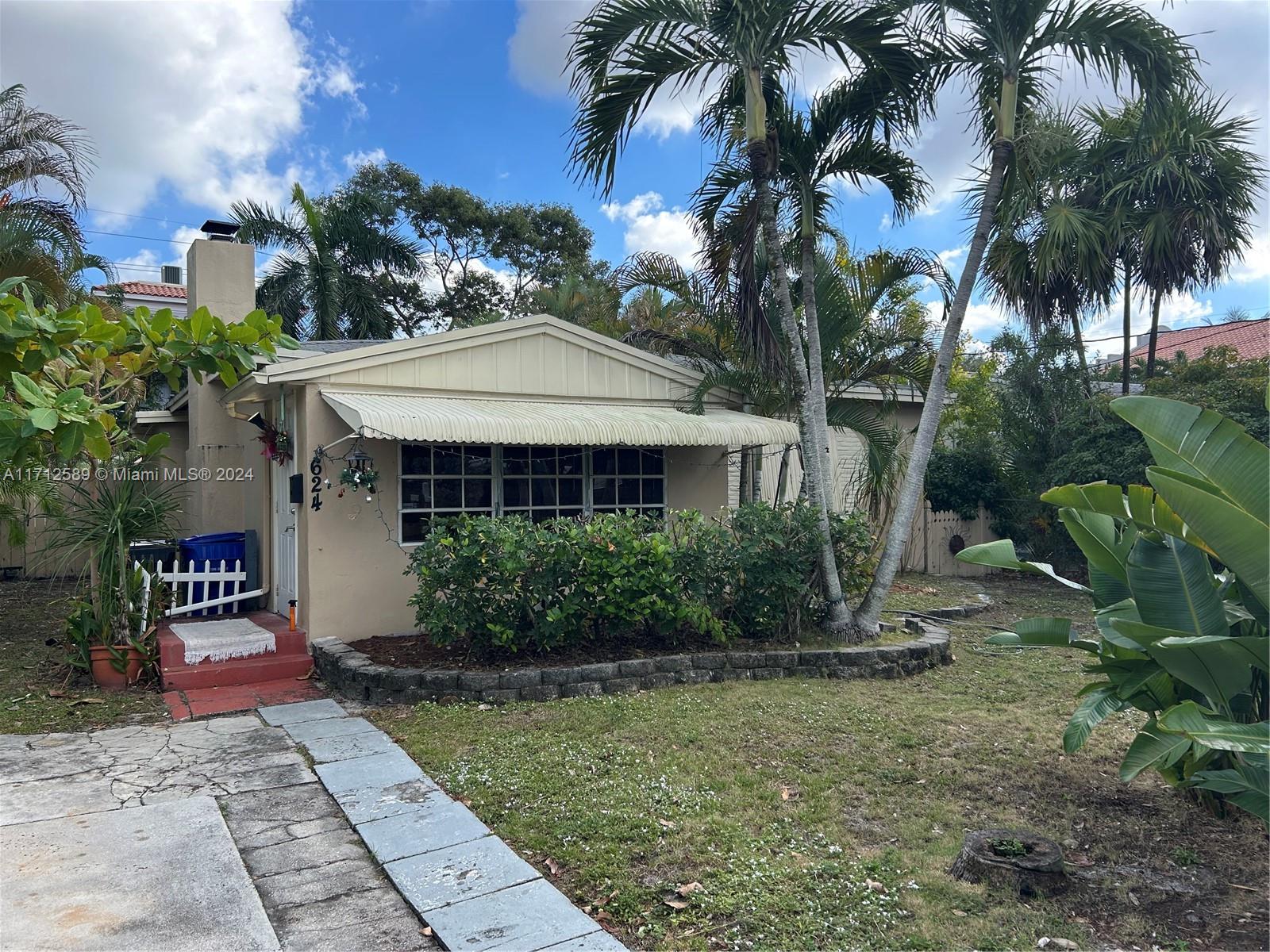 Property for Sale at 624 Sw 8th Ave, Fort Lauderdale, Broward County, Florida - Bedrooms: 2 
Bathrooms: 1  - $450,000