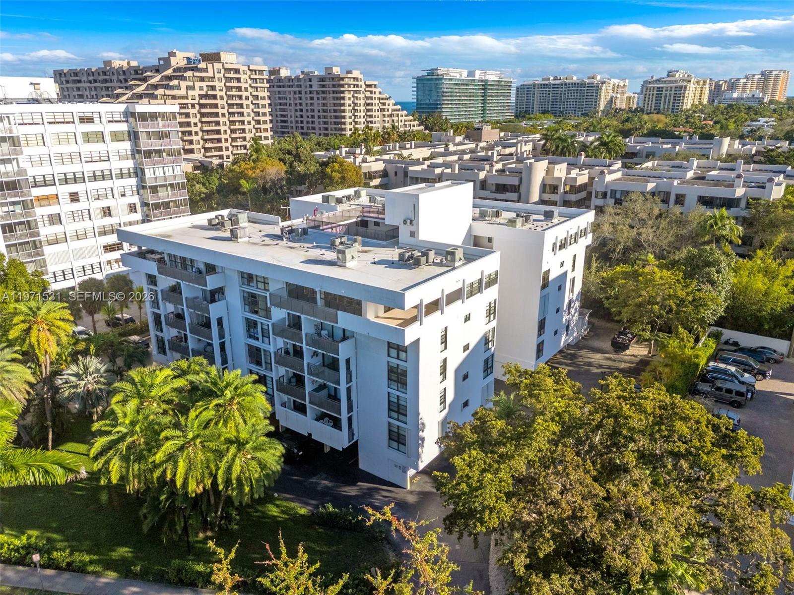 KEY BISCAYNE ONE HUNDRED - Residential