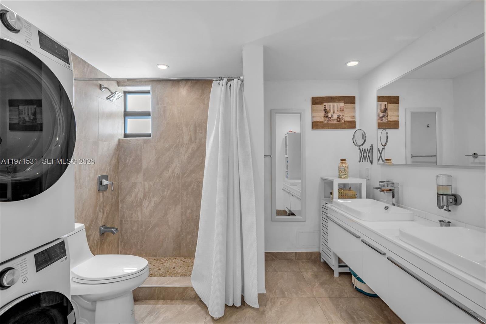 KEY BISCAYNE ONE HUNDRED - Residential