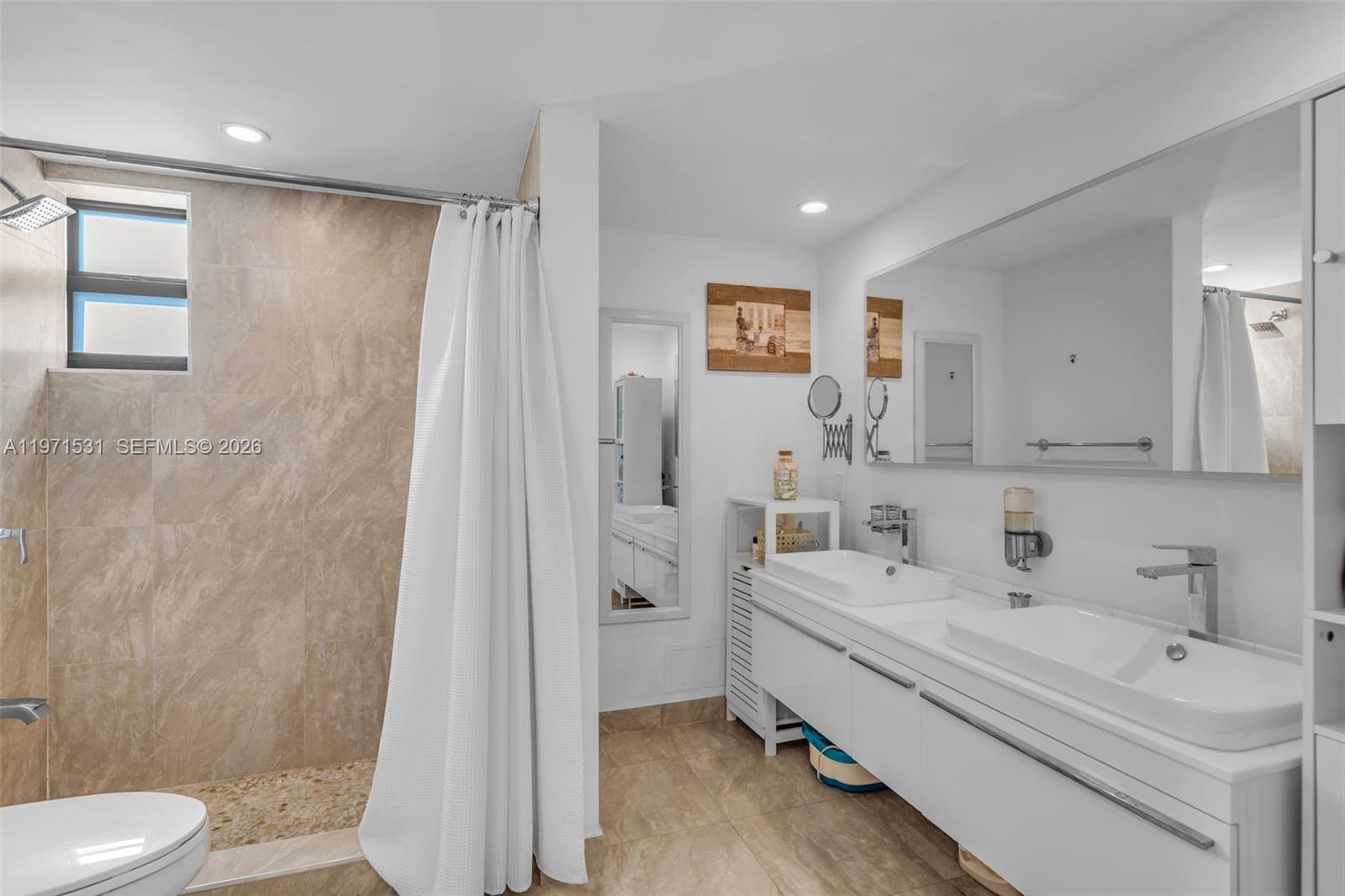 KEY BISCAYNE ONE HUNDRED - Residential