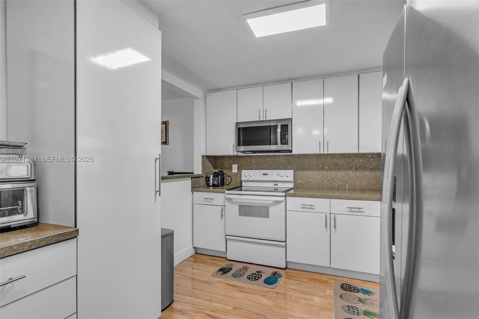 KEY BISCAYNE ONE HUNDRED - Residential