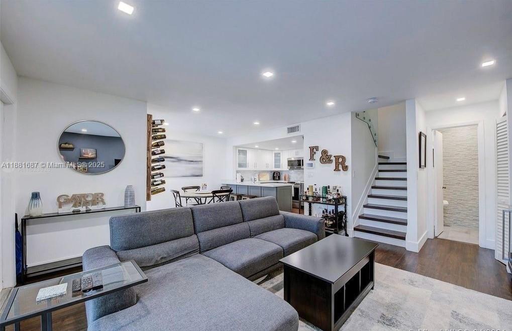 GABLES POINT III CONDO - Residential