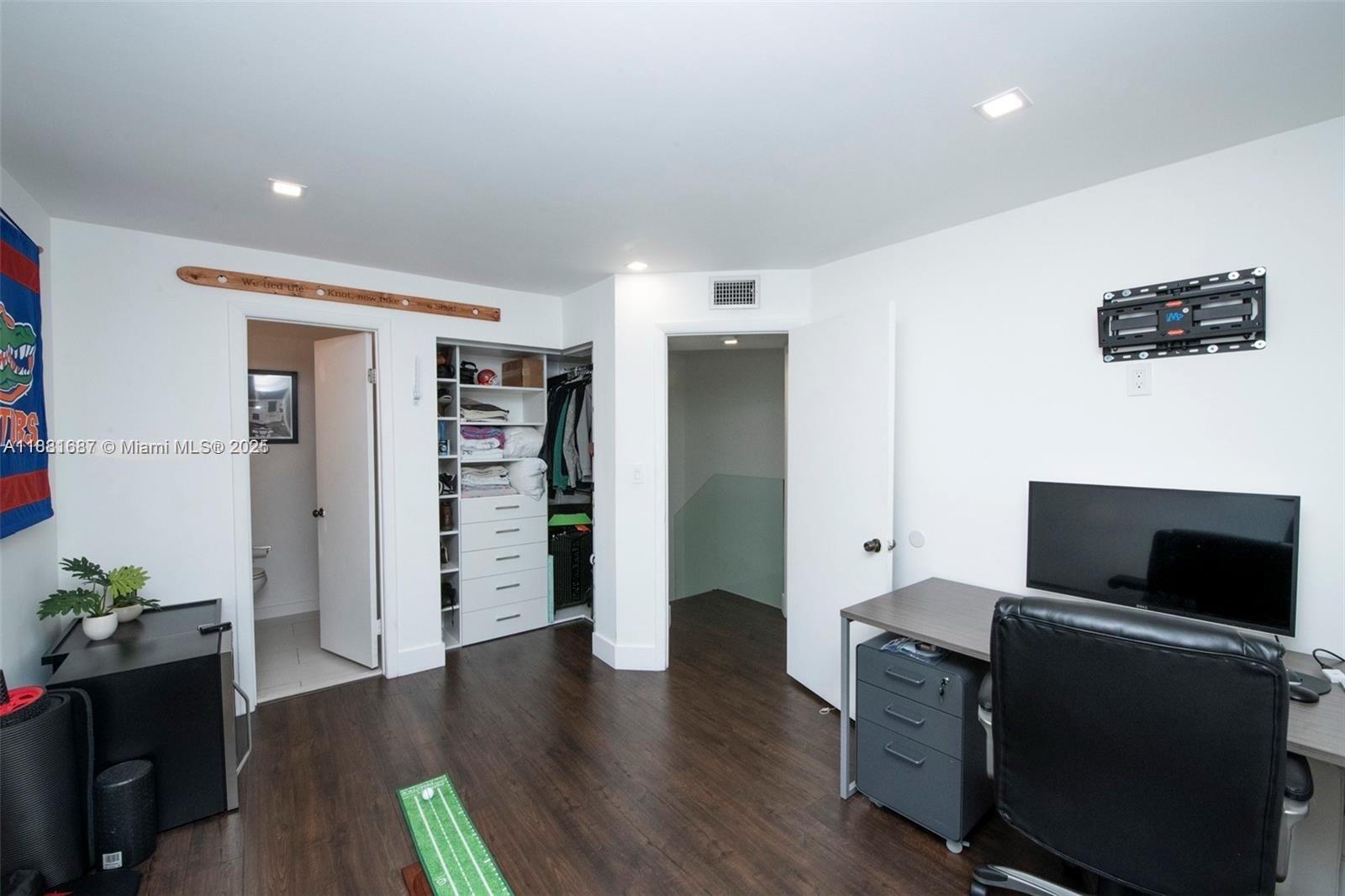 GABLES POINT III CONDO - Residential