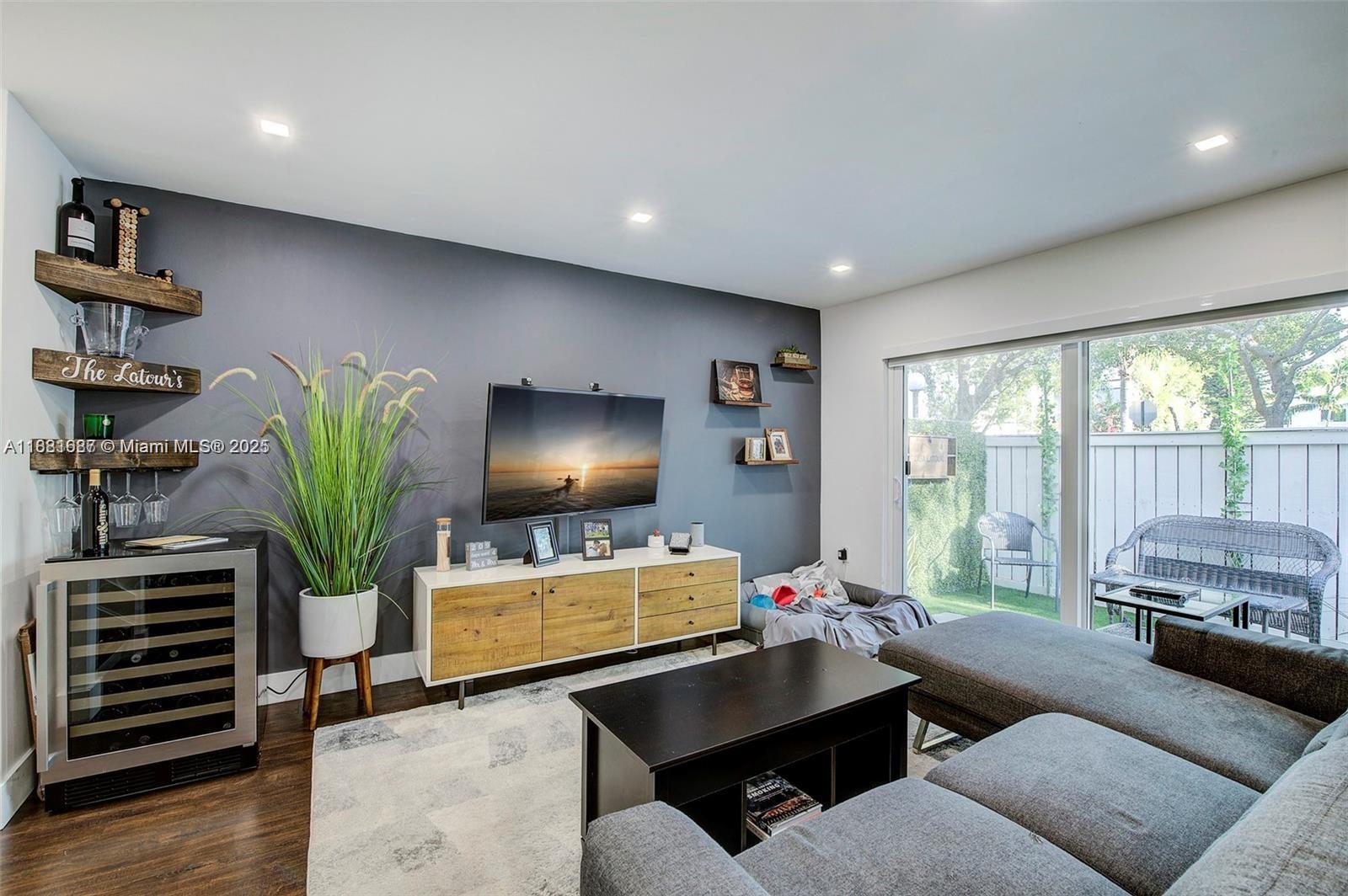 GABLES POINT III CONDO - Residential