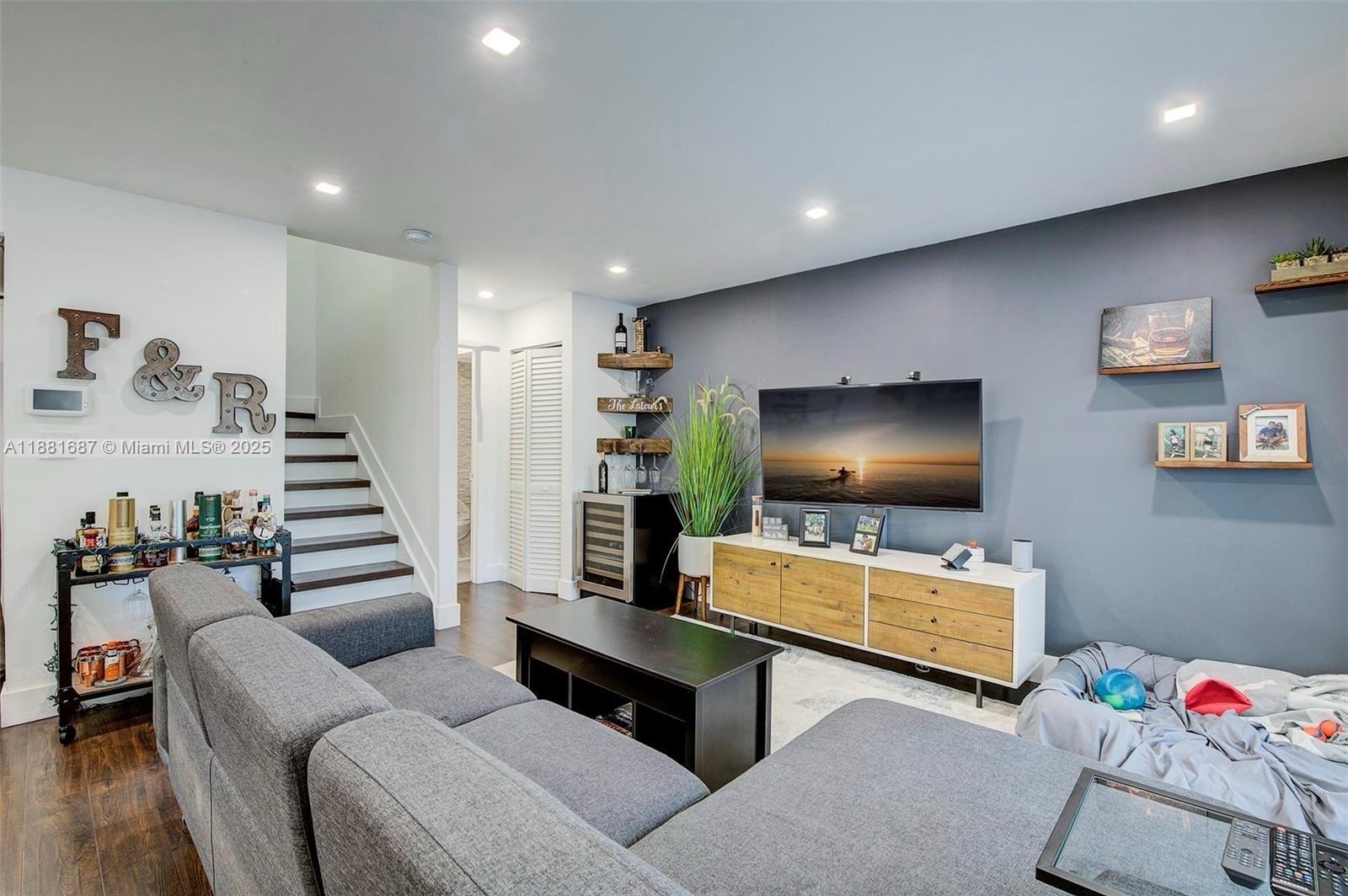 GABLES POINT III CONDO - Residential