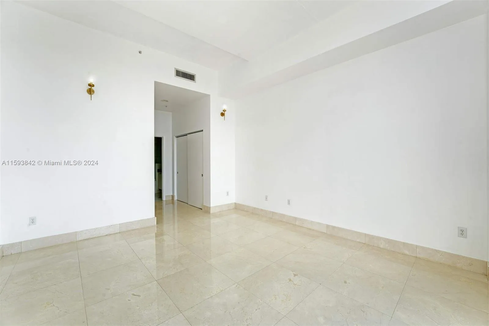 Miami Beach, Florida 33139, United States, 1 Bedroom Bedrooms, ,2 BathroomsBathrooms,Residential,Active,56977