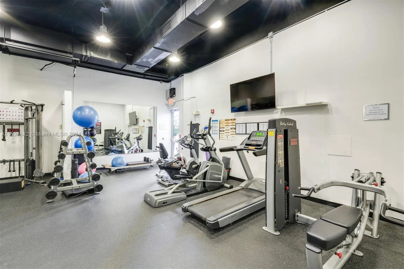 Miami Beach, Florida 33139, United States, 1 Bedroom Bedrooms, ,2 BathroomsBathrooms,Residential,Active,56977