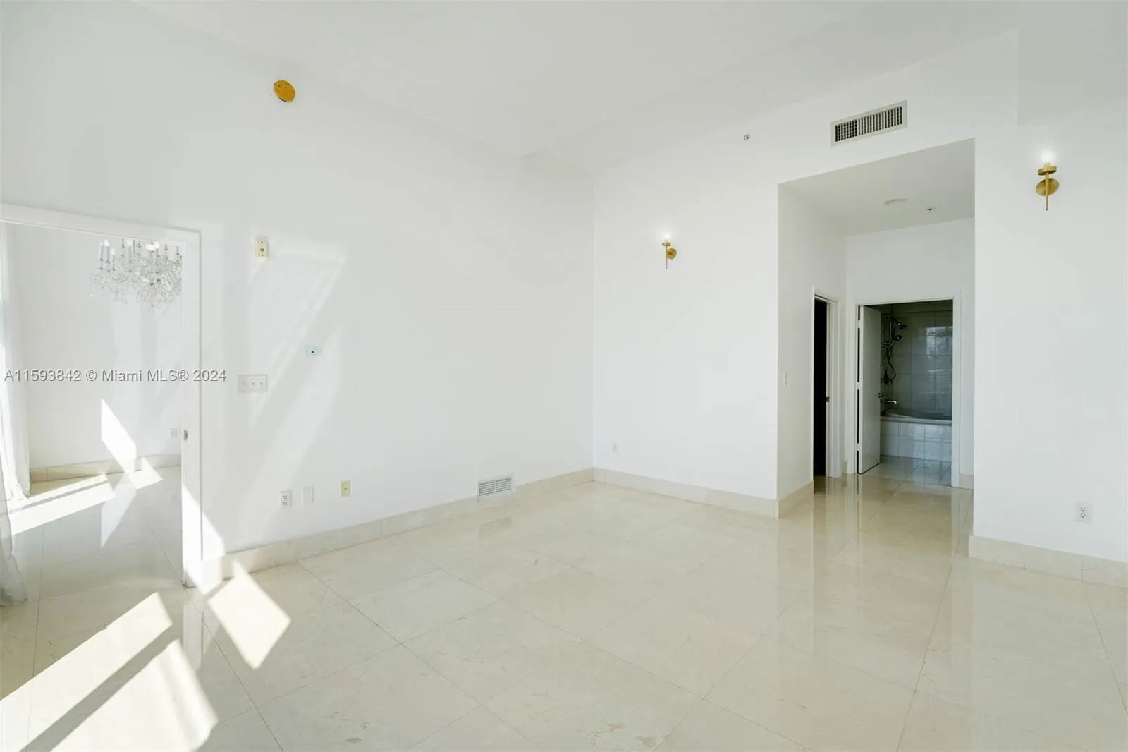 Miami Beach, Florida 33139, United States, 1 Bedroom Bedrooms, ,2 BathroomsBathrooms,Residential,Active,56977