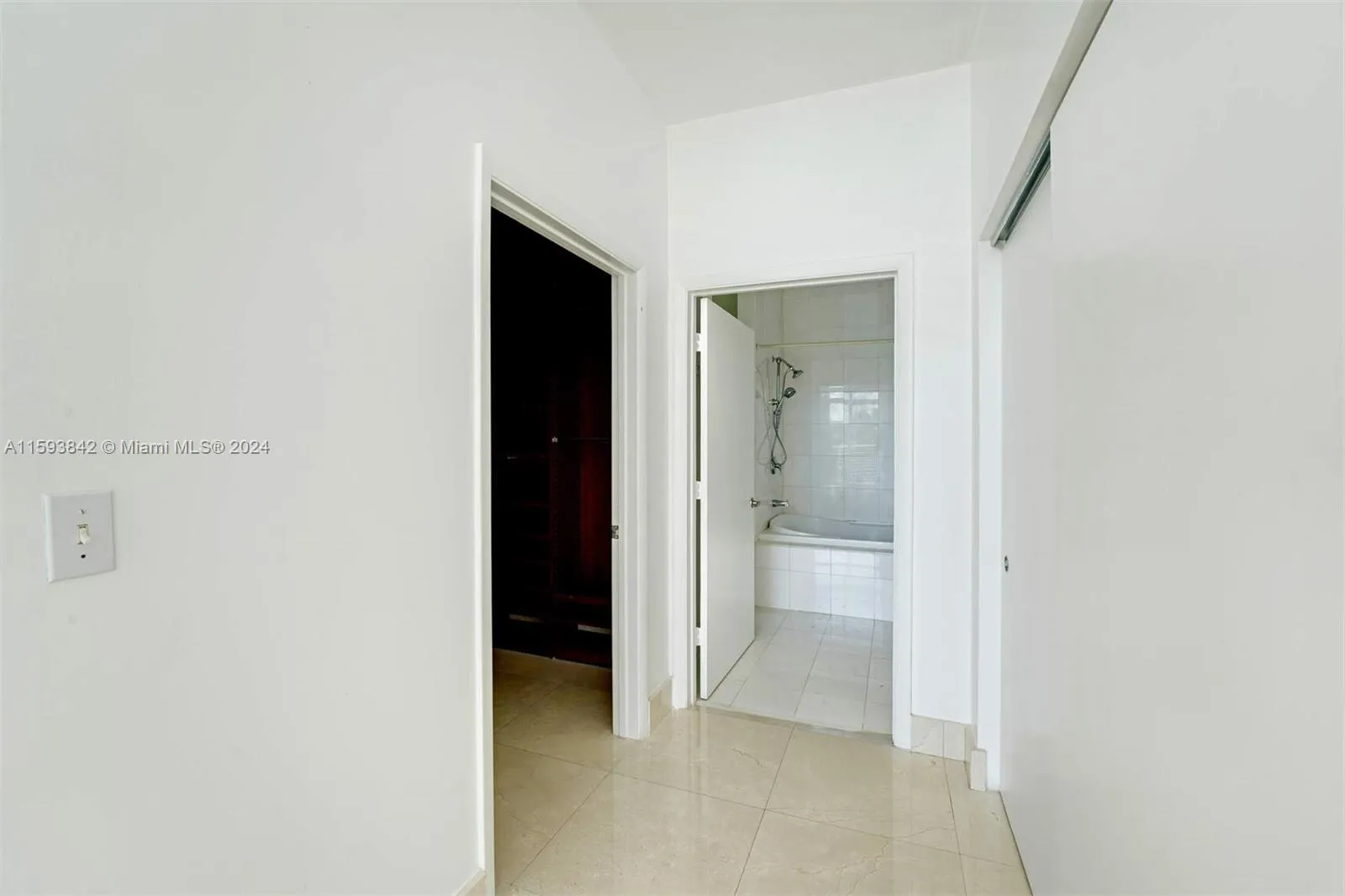 Miami Beach, Florida 33139, United States, 1 Bedroom Bedrooms, ,2 BathroomsBathrooms,Residential,Active,56977