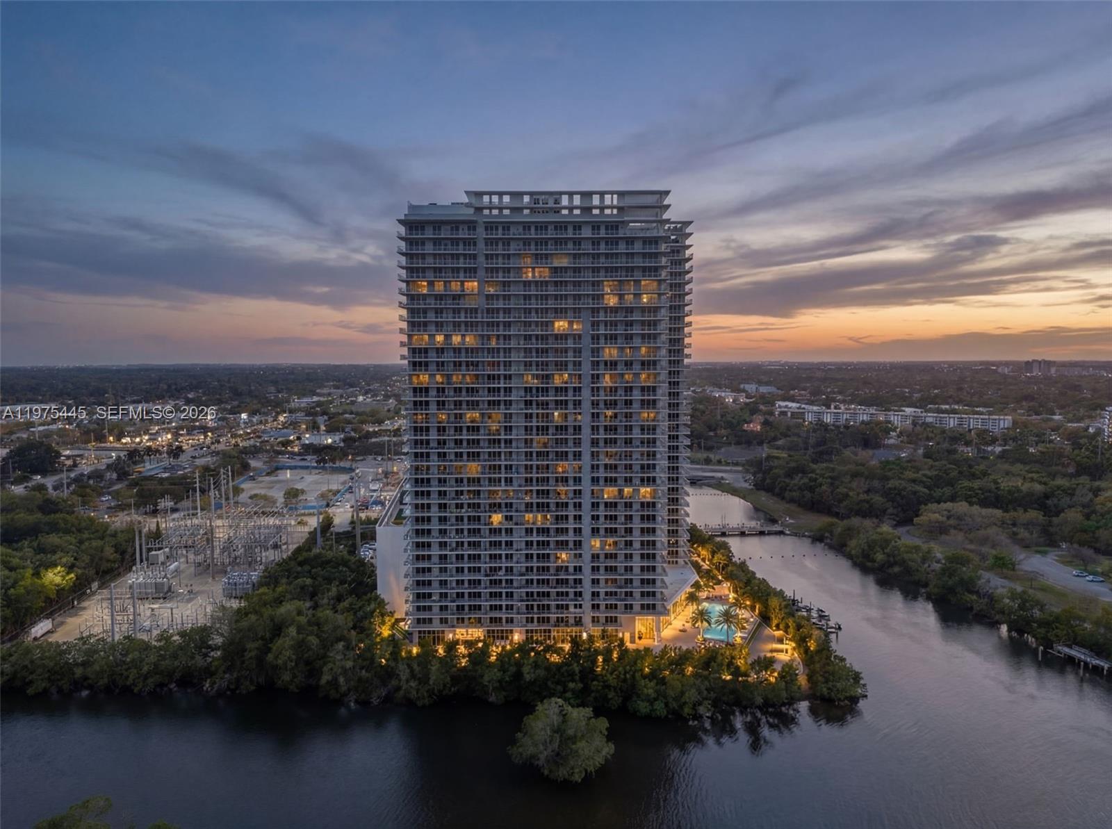 THE HARBOUR SOUTH CONDO - Residential