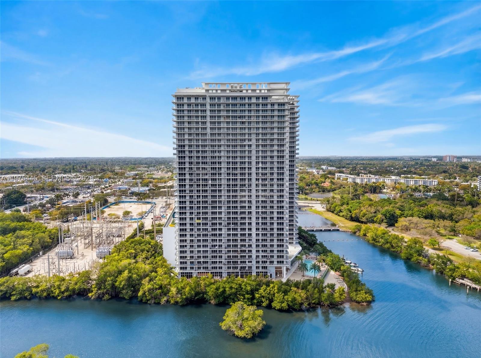 THE HARBOUR SOUTH CONDO - Residential