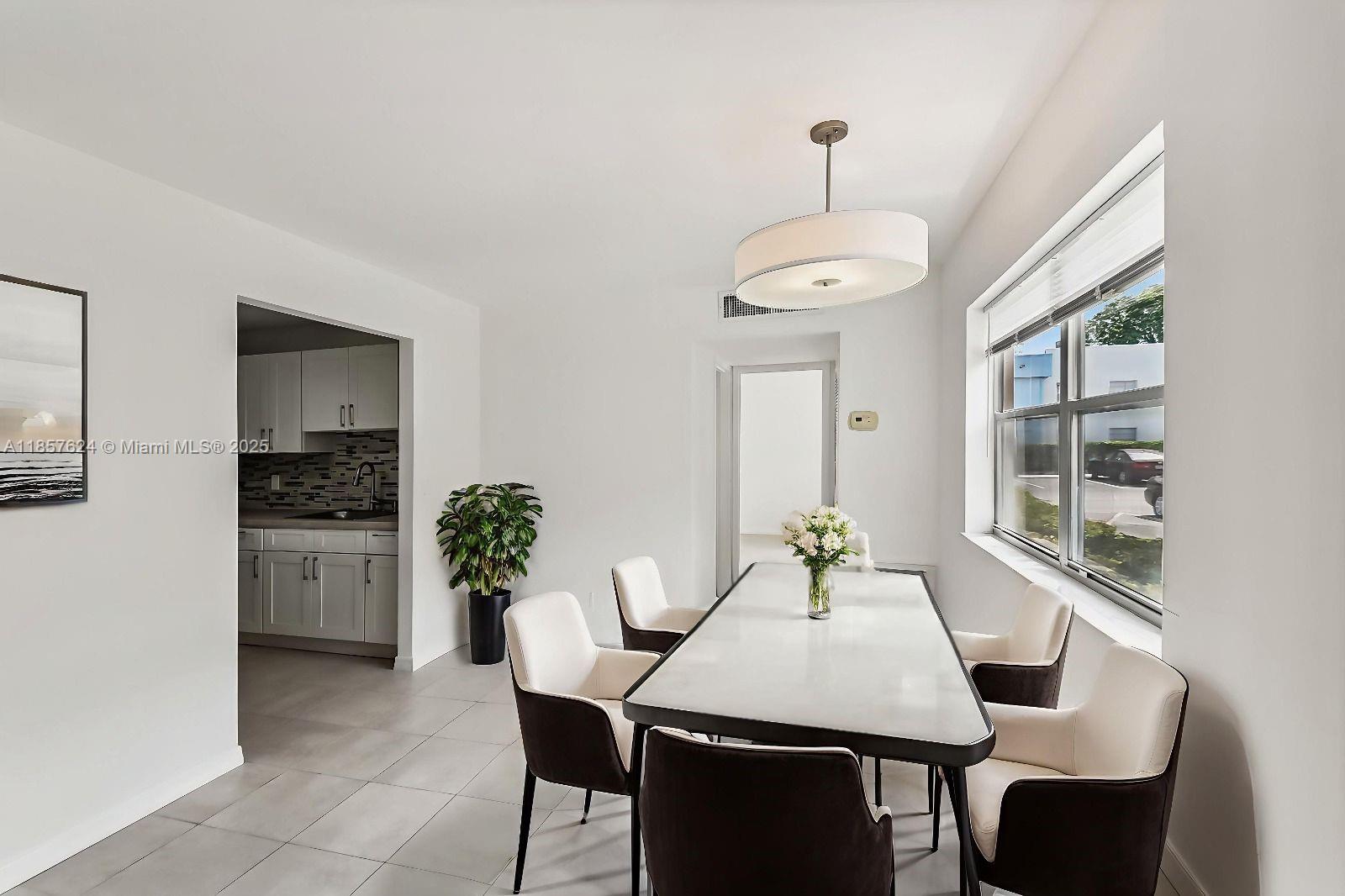 KINGS POINT SAXONY CONDOS - Residential