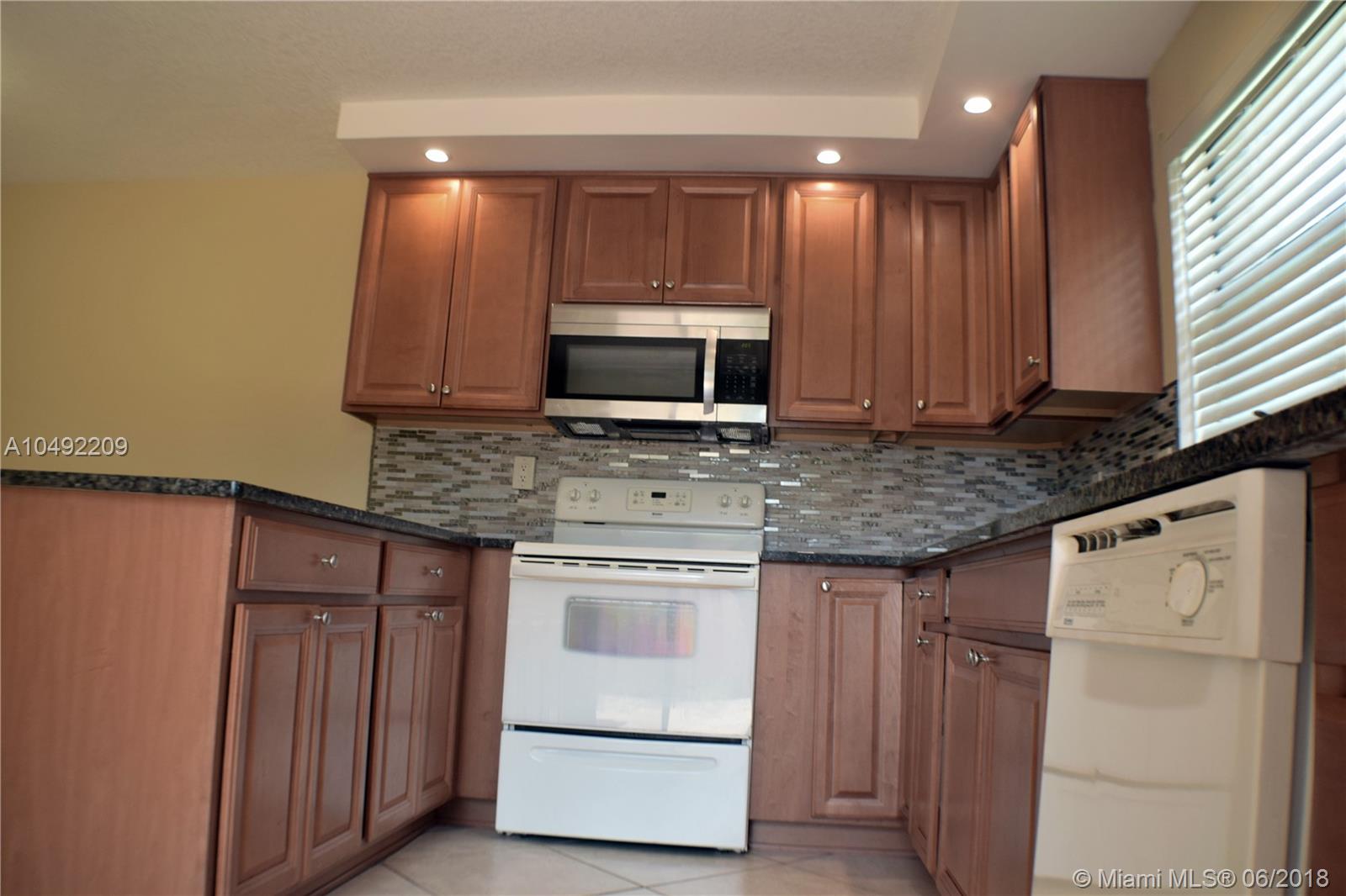 VILLAS AT WOODLAND GREENS - Residential