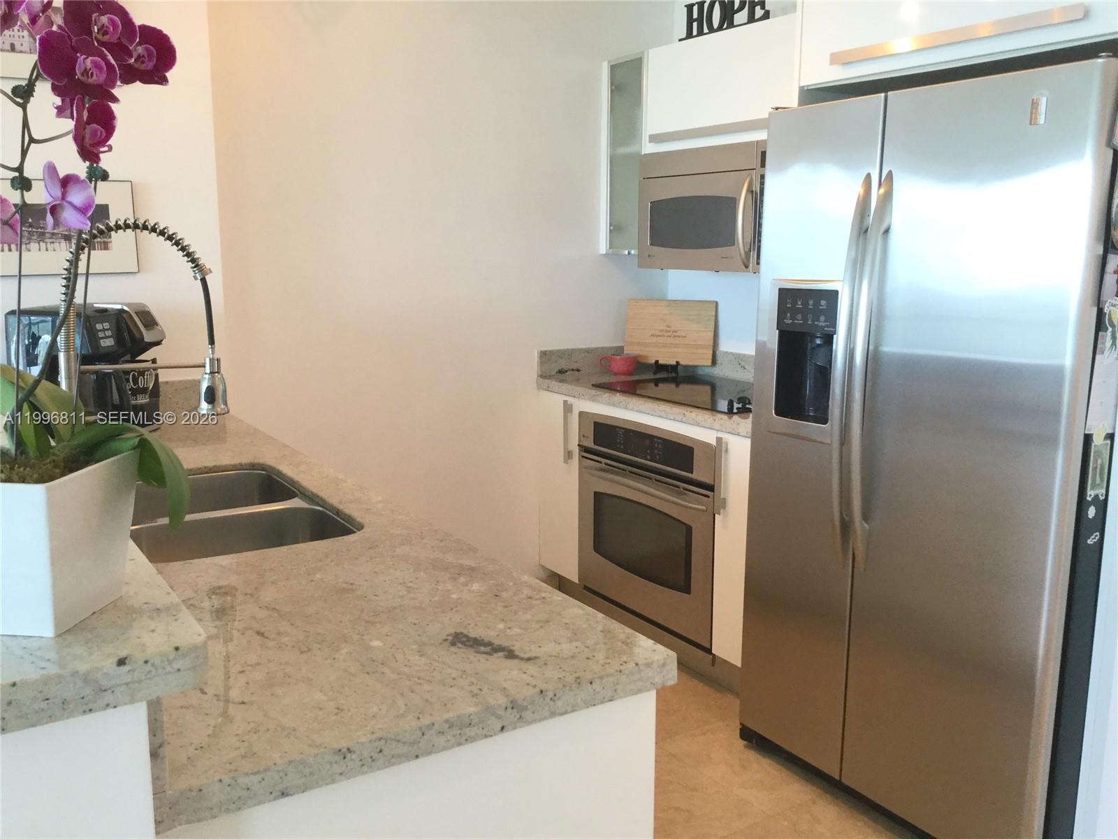 BLUE CONDO - Residential Lease