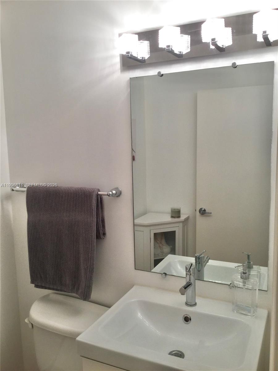 BLUE CONDO - Residential Lease