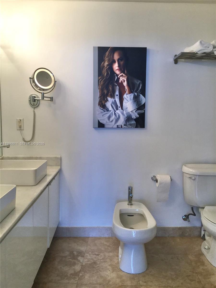 BLUE CONDO - Residential Lease