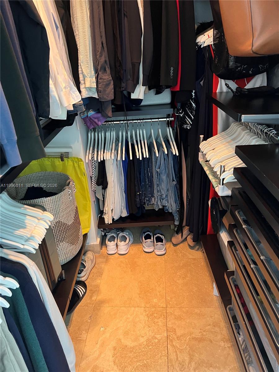 BLUE CONDO - Residential Lease