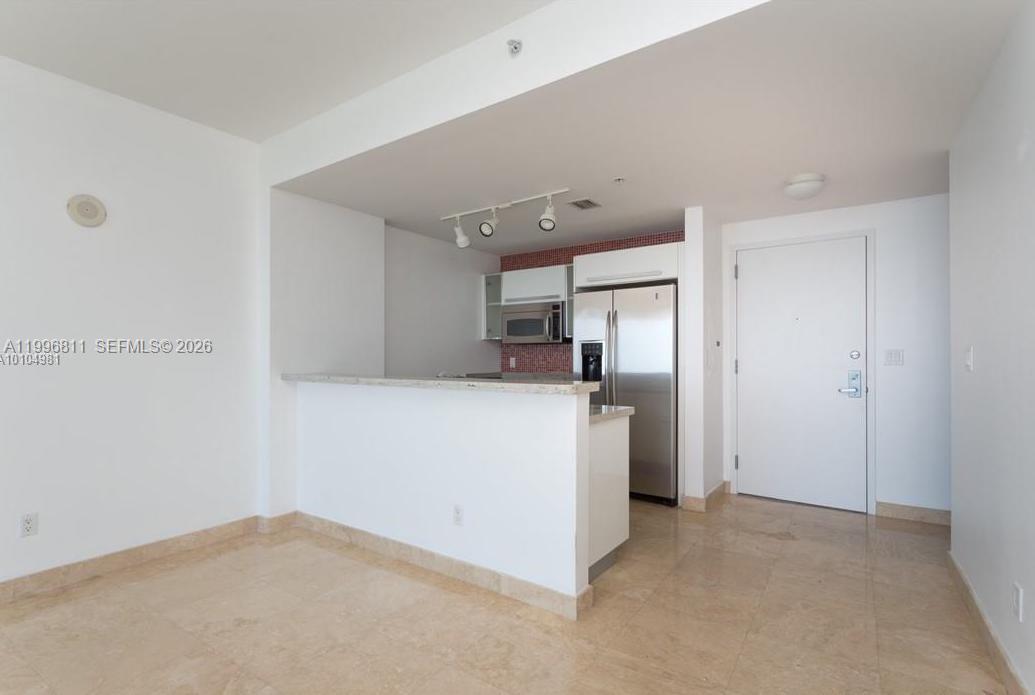 BLUE CONDO - Residential Lease