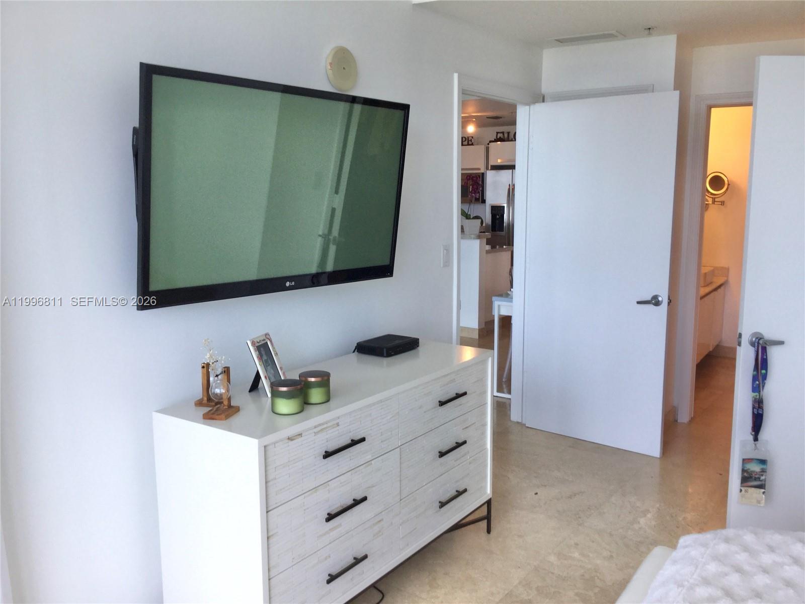 BLUE CONDO - Residential Lease