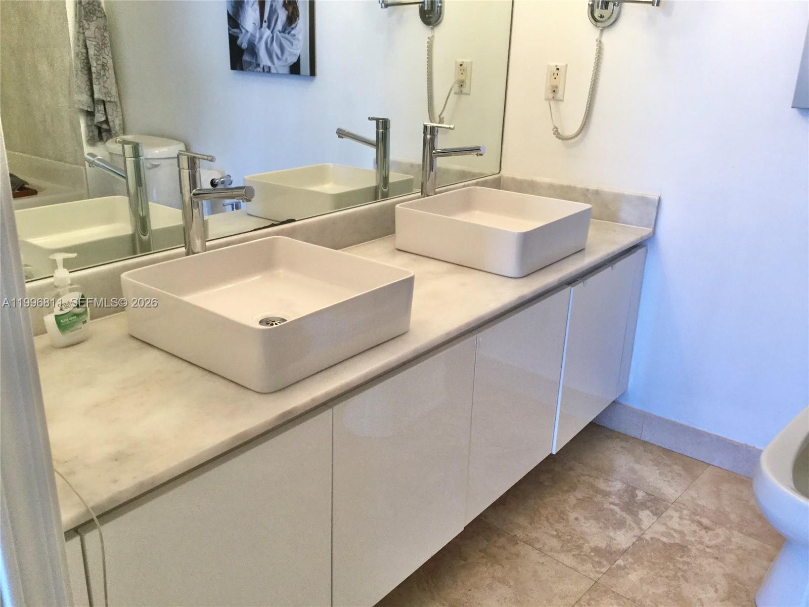 BLUE CONDO - Residential Lease