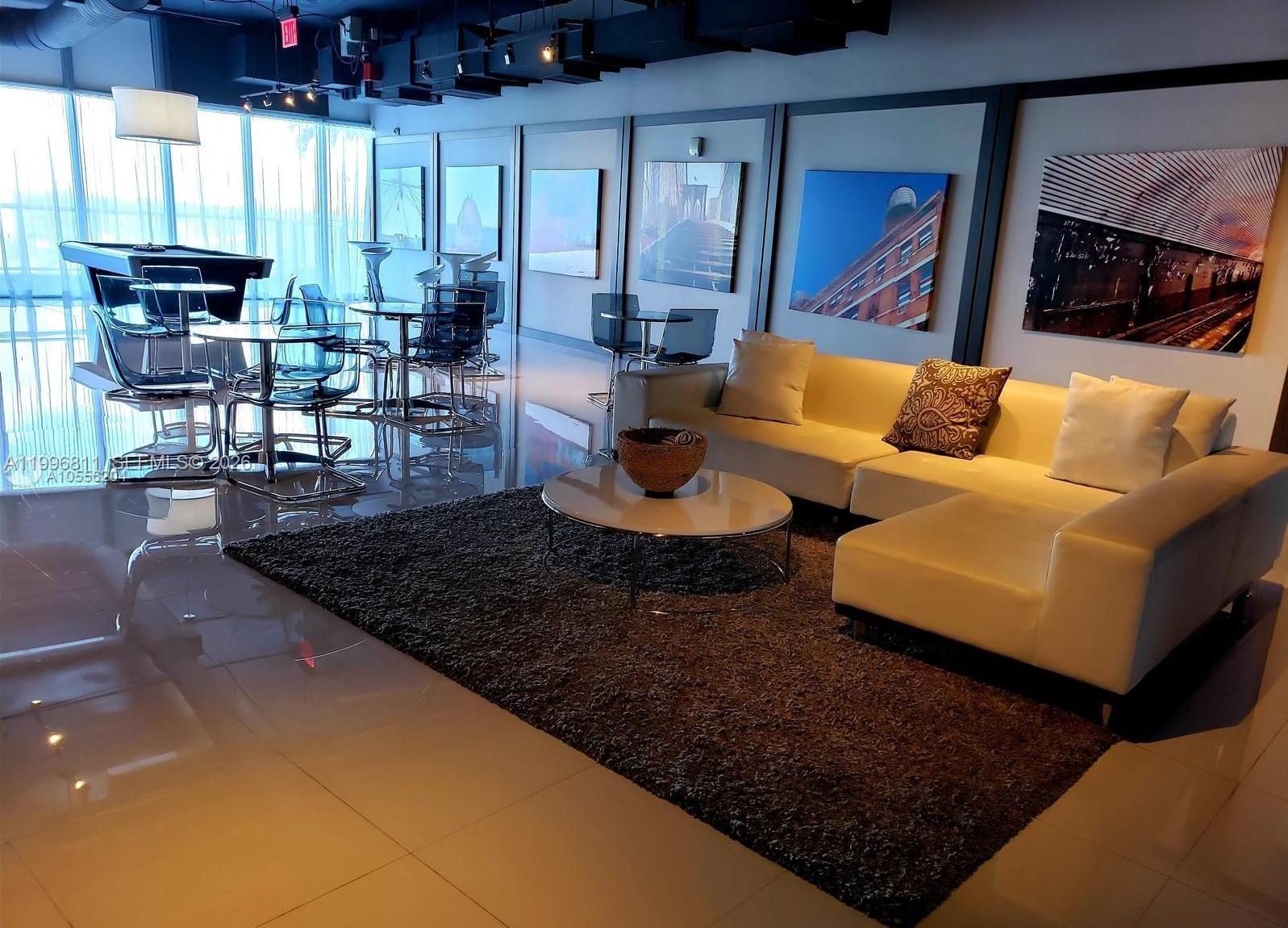 BLUE CONDO - Residential Lease