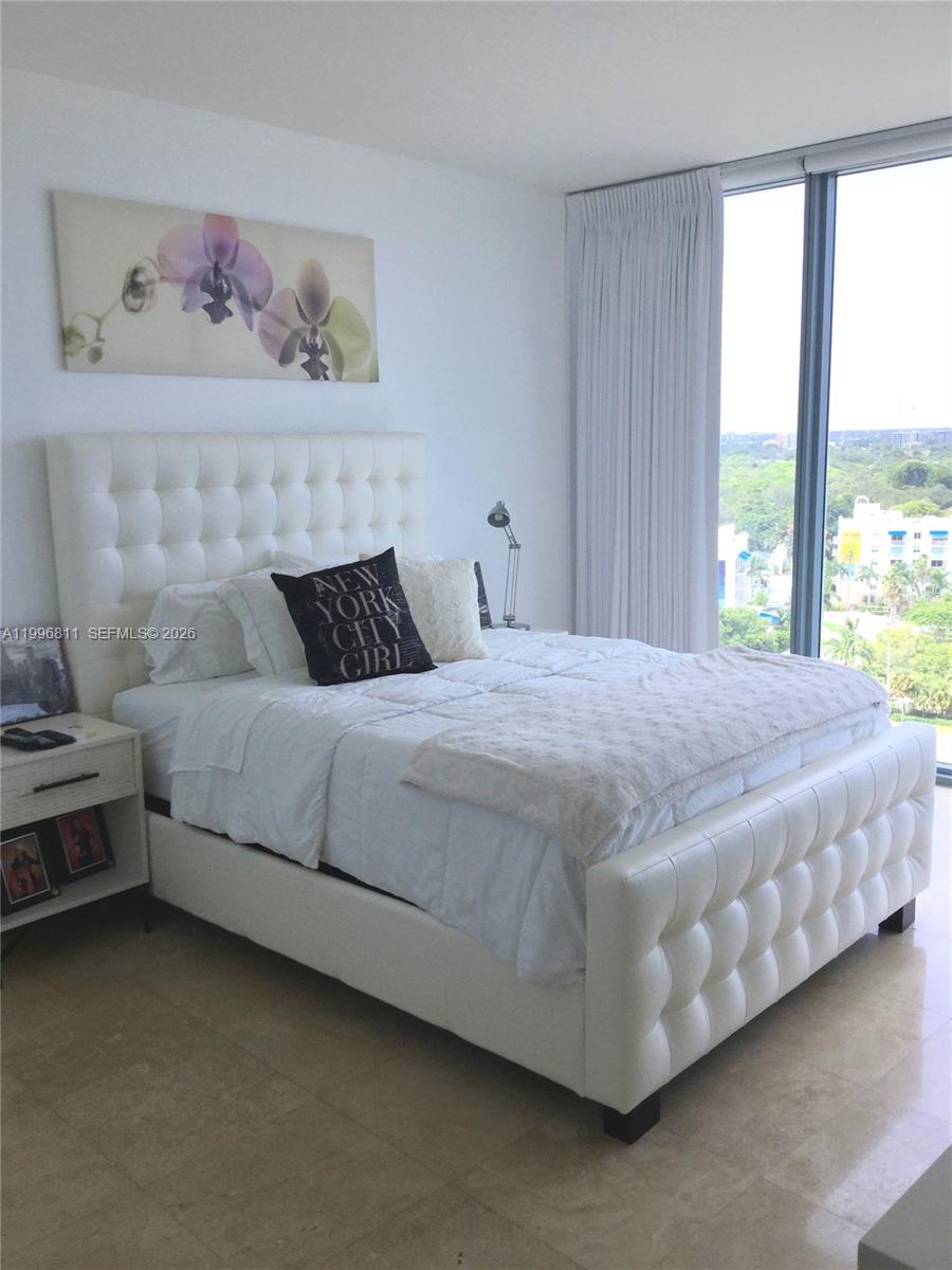 BLUE CONDO - Residential Lease