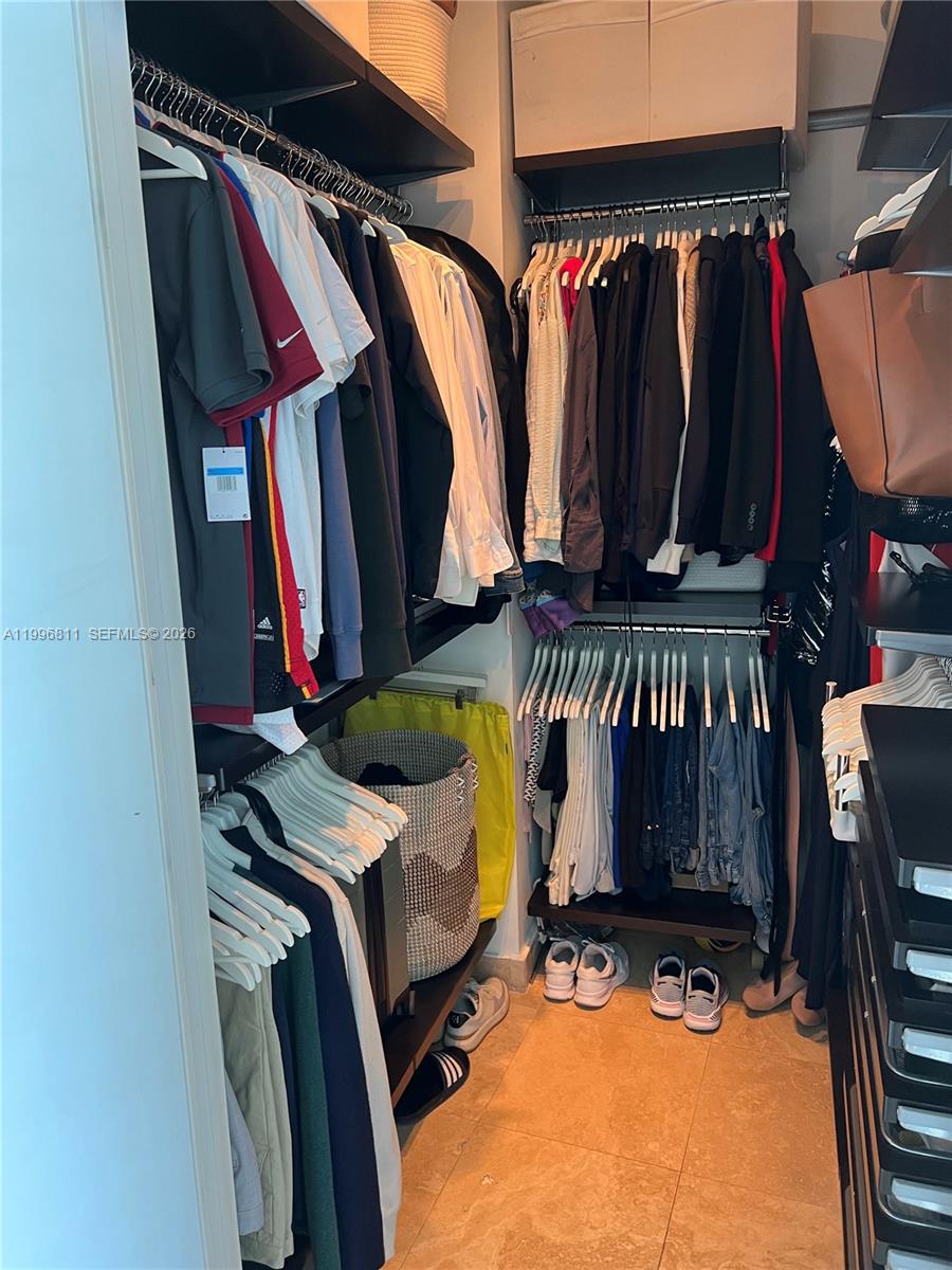 BLUE CONDO - Residential Lease