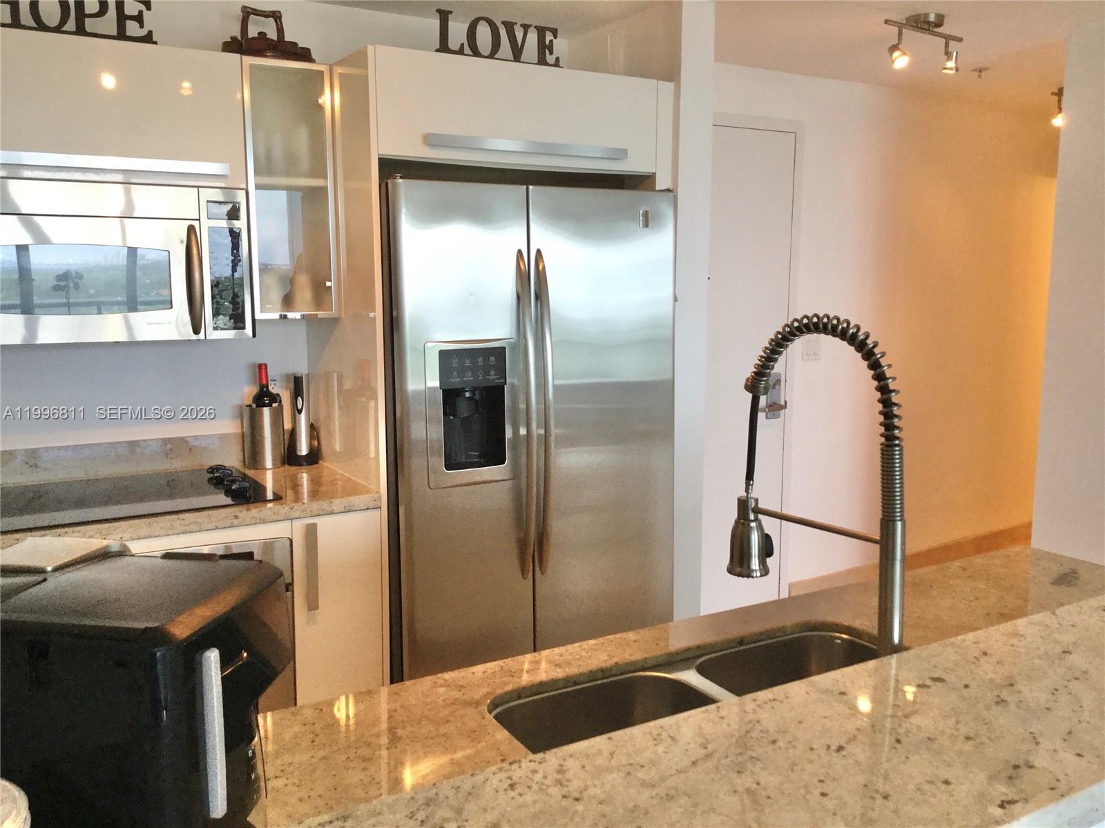 BLUE CONDO - Residential Lease