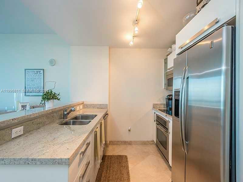 BLUE CONDO - Residential Lease