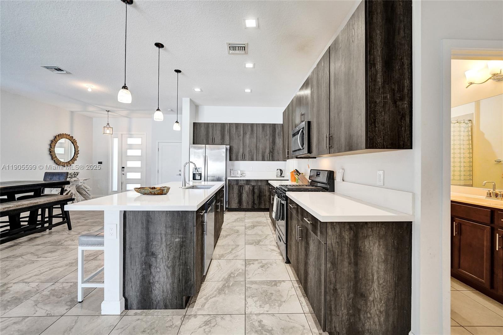 WHISPERING OAKS - Residential