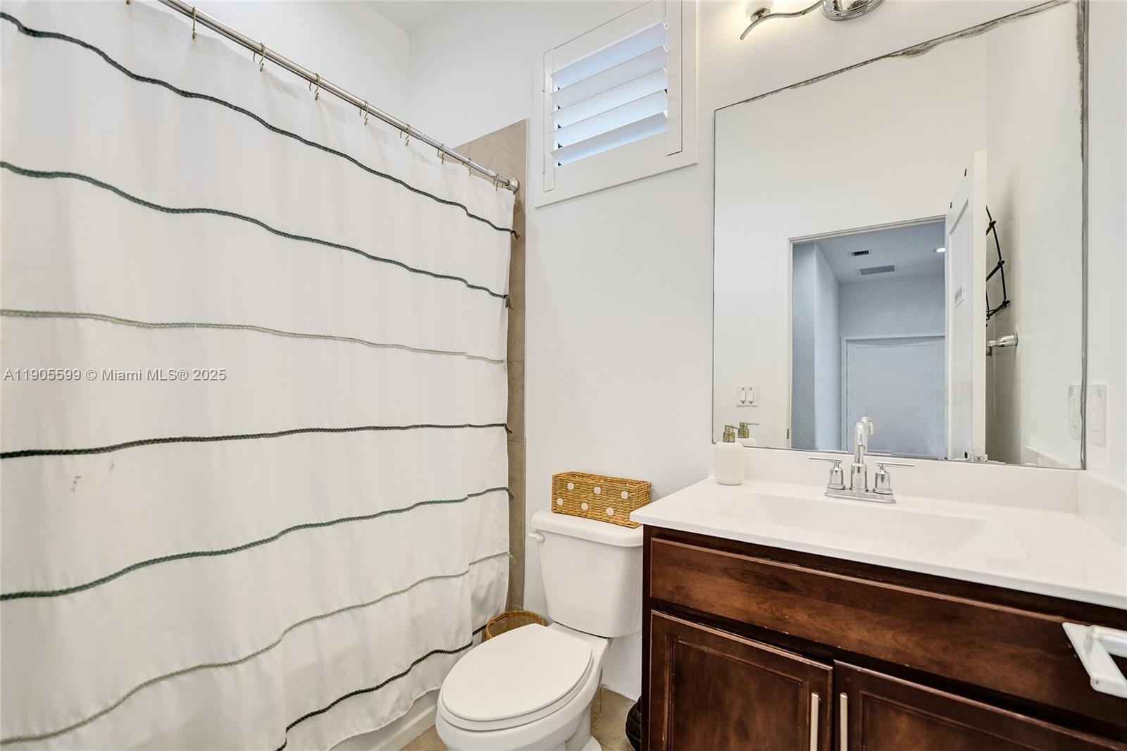 WHISPERING OAKS - Residential