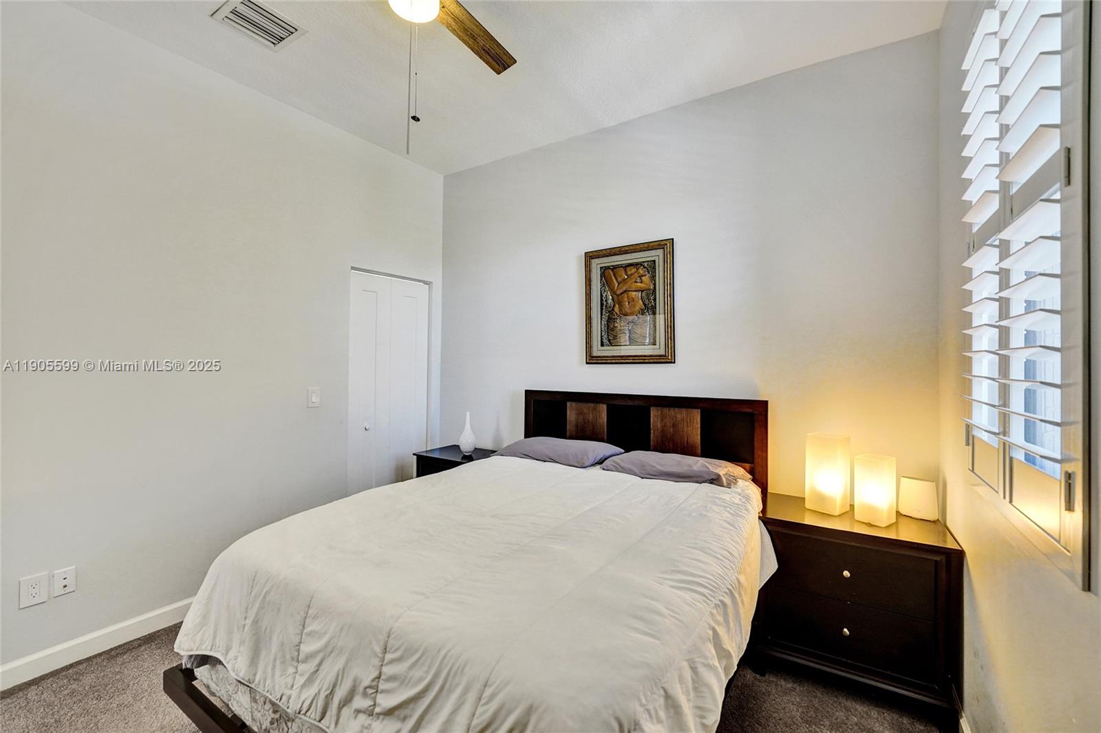 WHISPERING OAKS - Residential