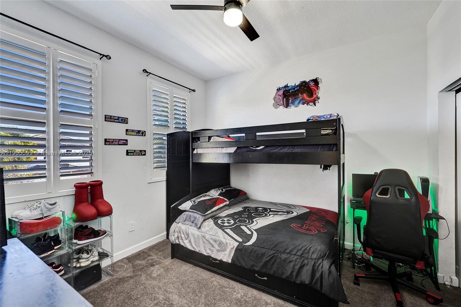 WHISPERING OAKS - Residential