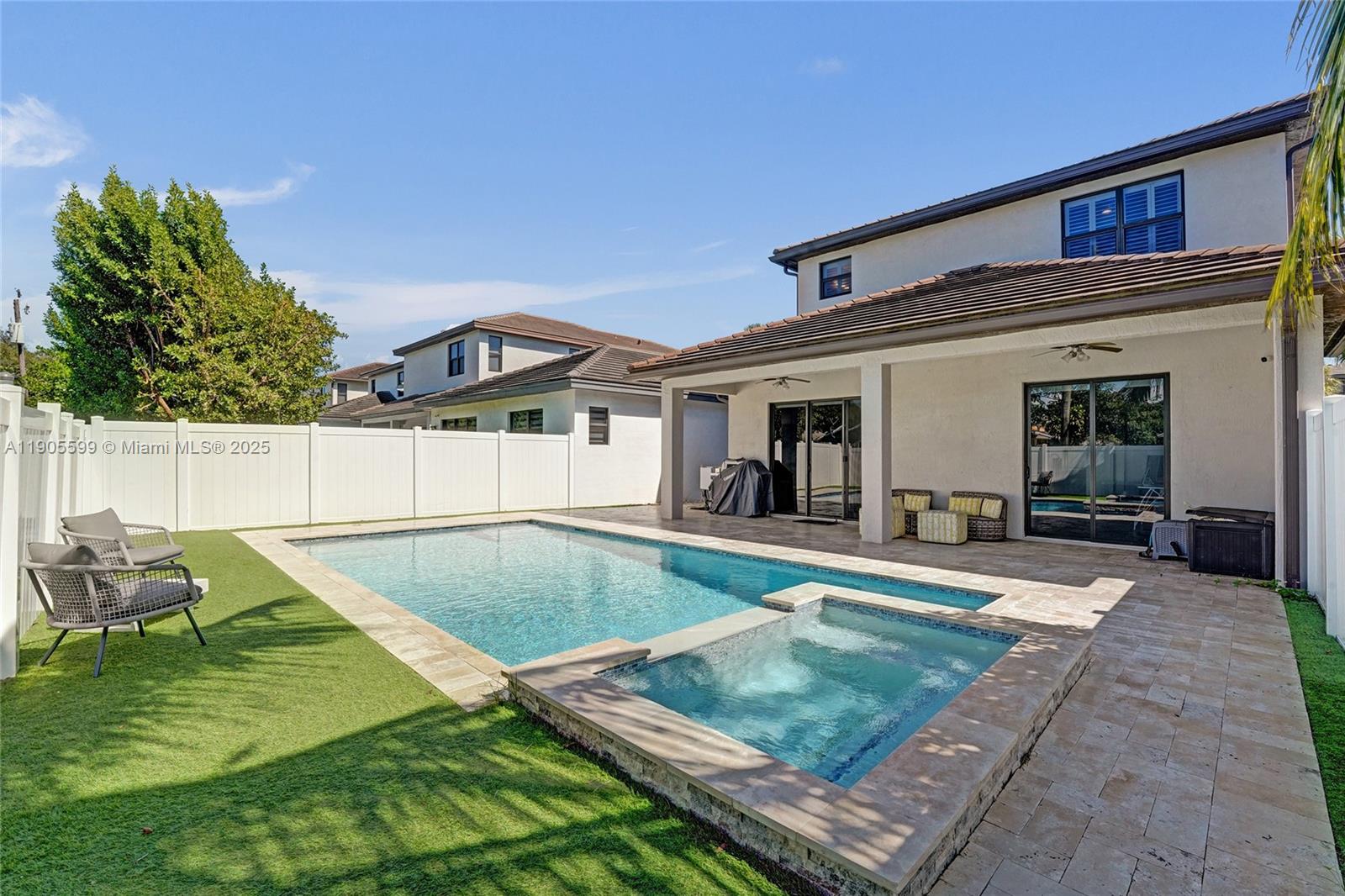 WHISPERING OAKS - Residential