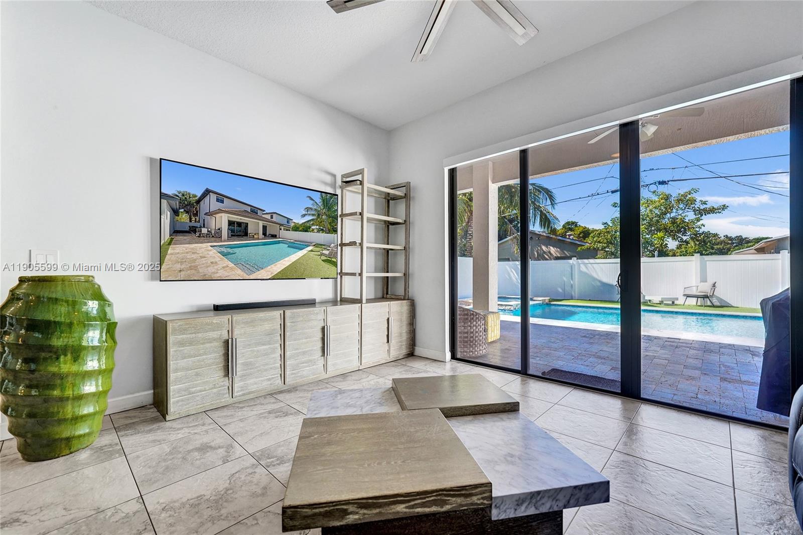 WHISPERING OAKS - Residential