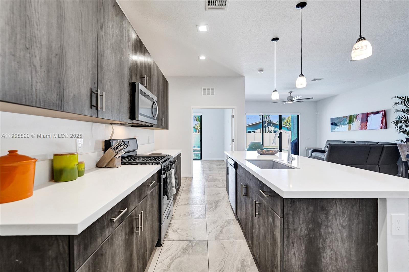 WHISPERING OAKS - Residential