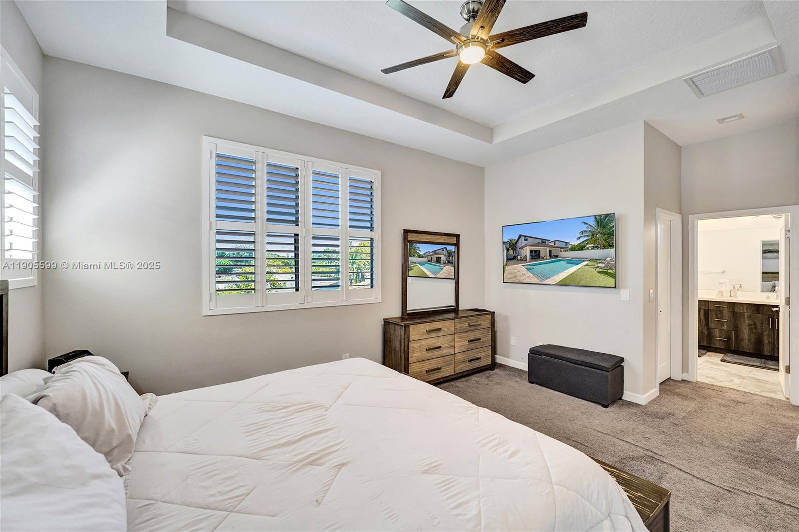 WHISPERING OAKS - Residential