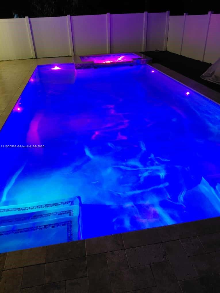 WHISPERING OAKS - Residential