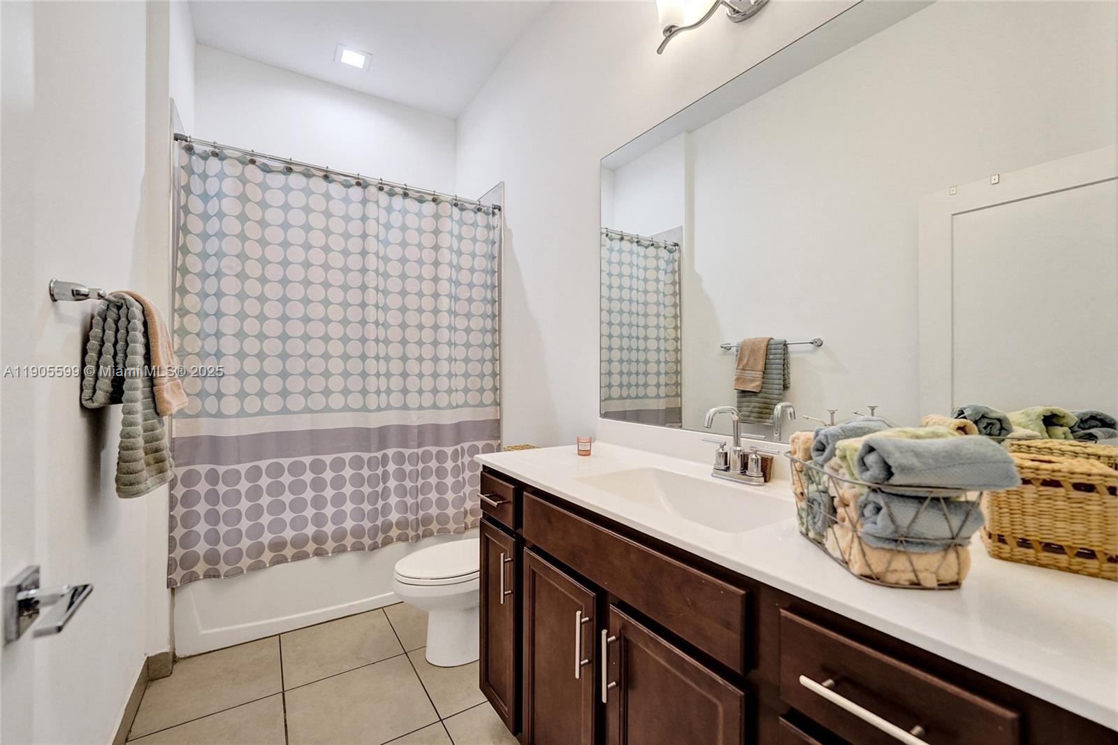 WHISPERING OAKS - Residential