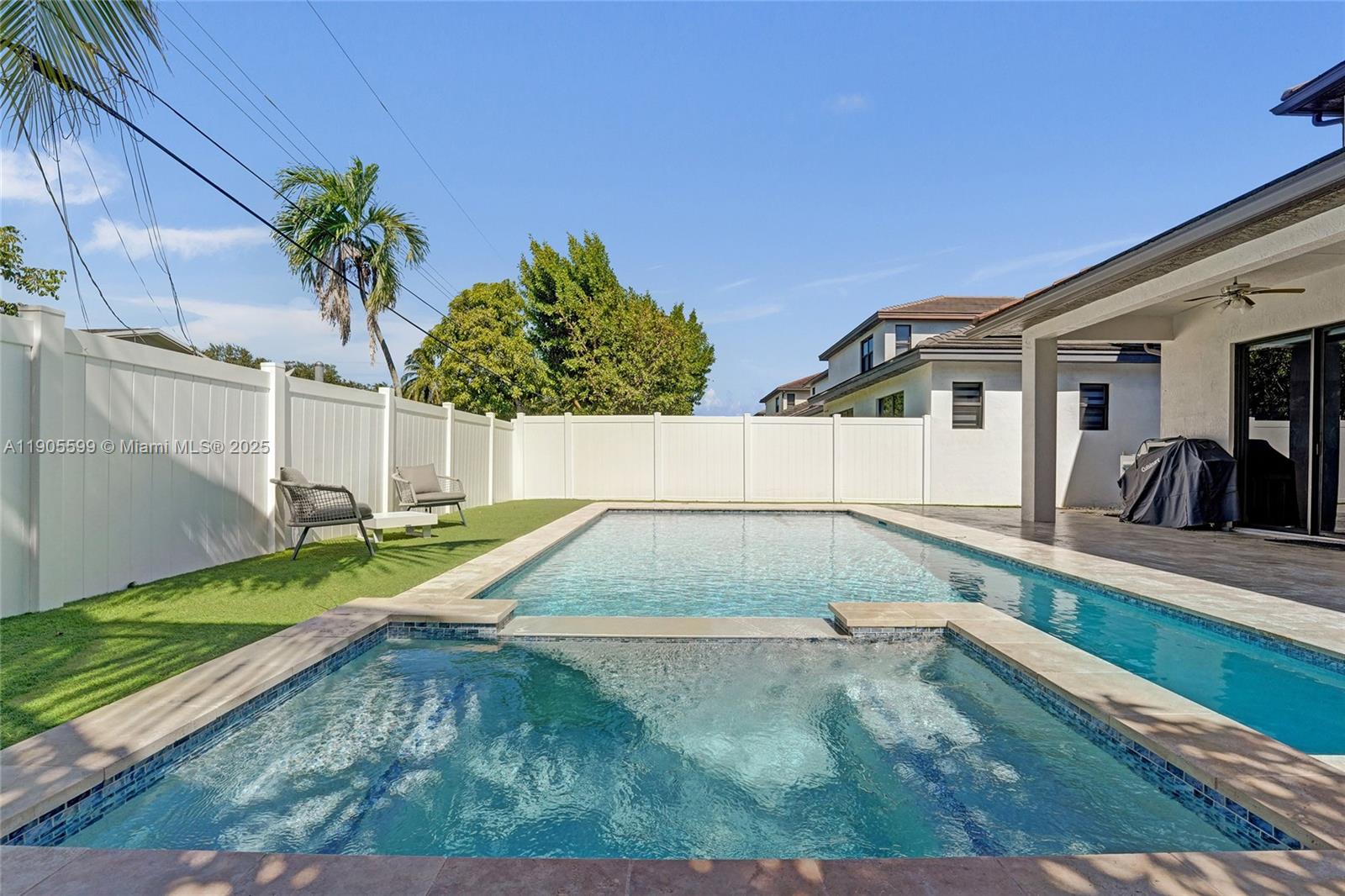 WHISPERING OAKS - Residential