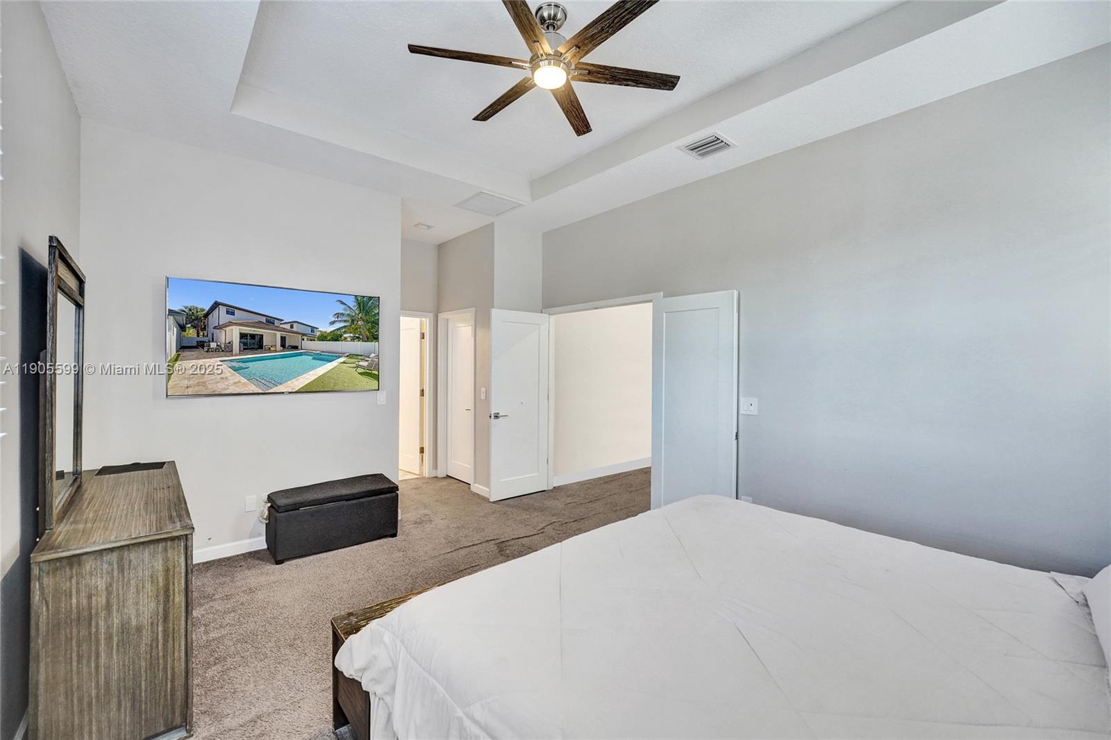 WHISPERING OAKS - Residential