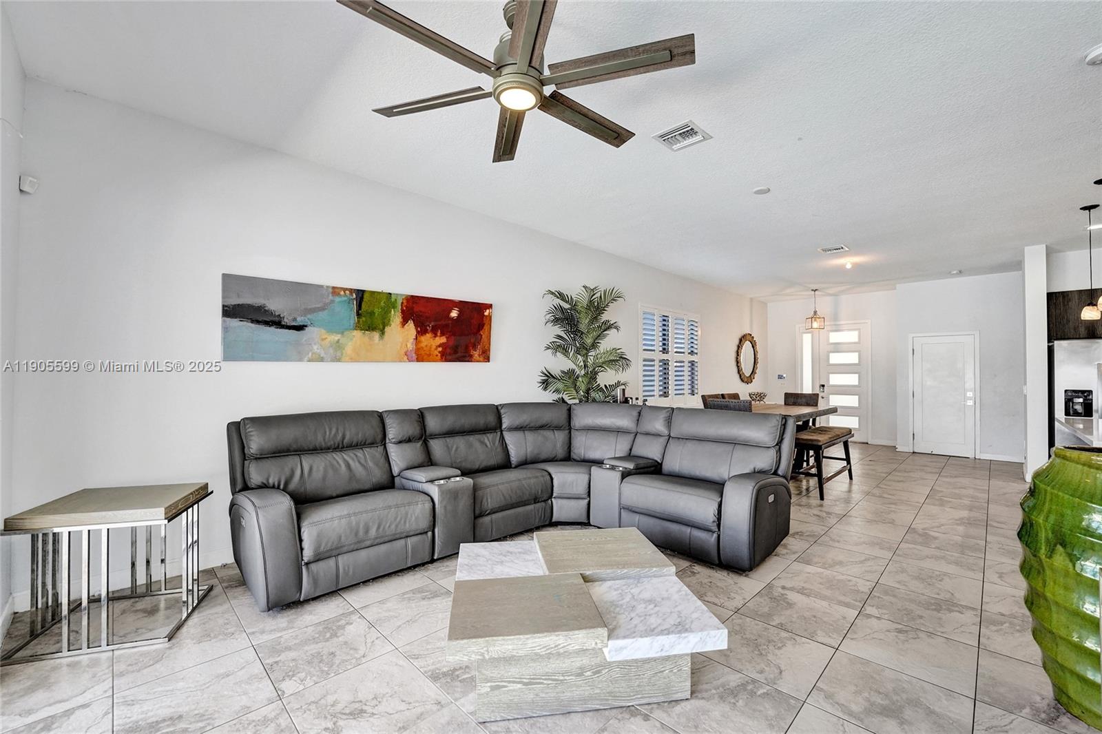 WHISPERING OAKS - Residential