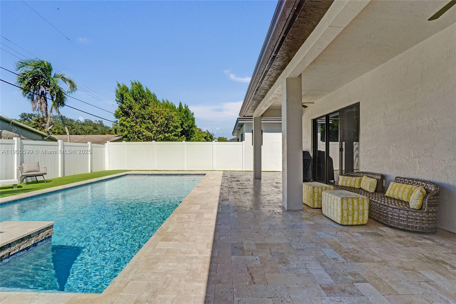 WHISPERING OAKS - Residential